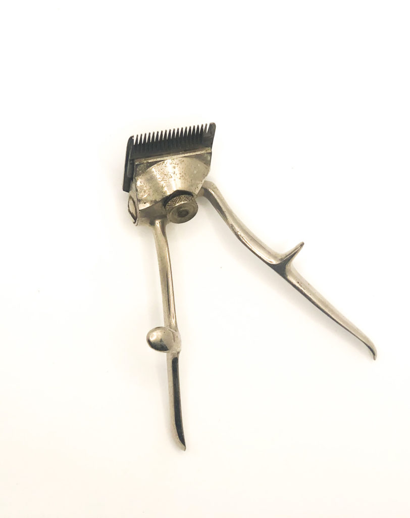 Vintage tools the manual hair clipper Antica Barbieria Colla Shop